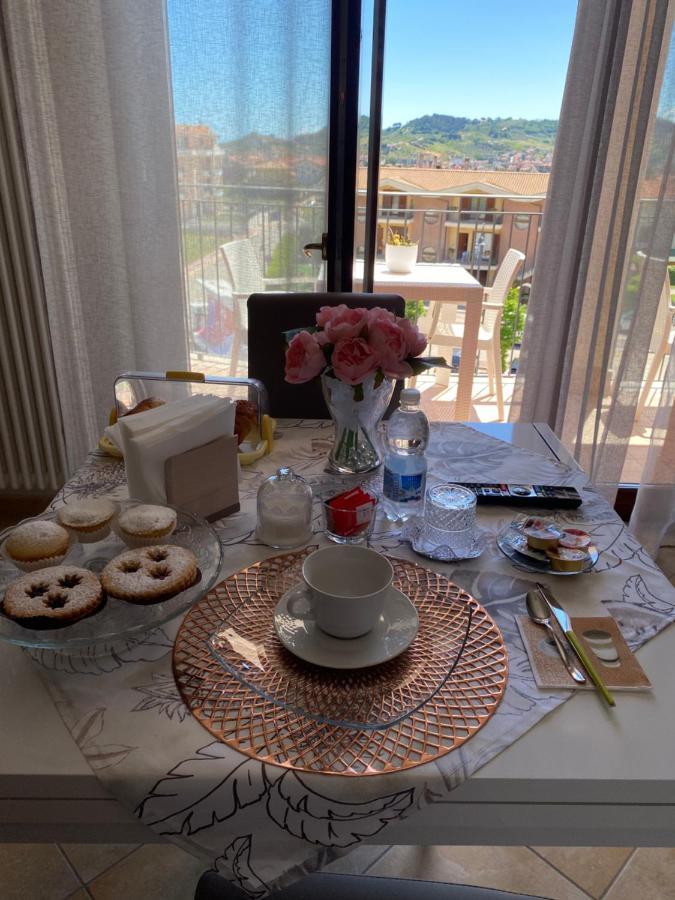 B&B Come A Casa Citta Sant'Angelo Luaran gambar